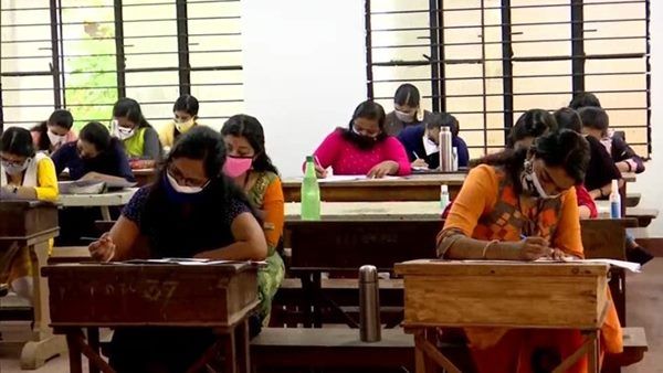 സ്വാശ്രയ കോളേജുകൾക്ക് അനുമതി നൽകാനൊരുങ്ങി സർക്കാർ; നയപരമായ തീരുമാനം ഇടതുമുന്നണിയിൽ ചർച്ച ചെയ്യും