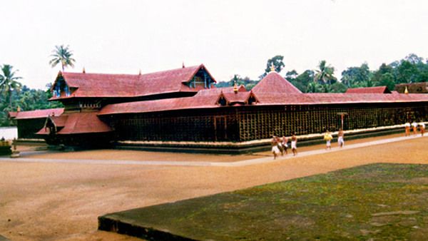 പത്ത് വര്‍ഷമായി ഒരു വികസന പ്രവര്‍ത്തനവുമില്ല; ഏറ്റുമാനൂര്‍ ക്ഷേത്രത്തിലെ ഉപദേശക സമിതി പിരിച്ചുവിട്ട് ഹൈക്കോടതി