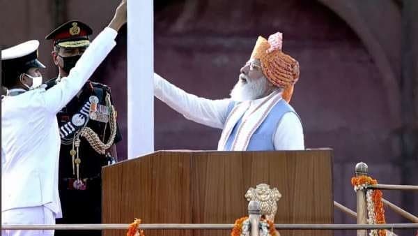 ഇന്ന് 75ാം സ്വാതന്ത്ര്യദിനം, ചെങ്കോട്ടയില്‍ ദേശീയ പതാകയുയര്‍ത്തി പ്രധാനമന്ത്രി നരേന്ദ്ര മോദി