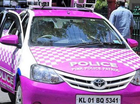 പെൺകുട്ടിയെയും അച്ഛനെയും അപമാനിച്ച സംഭവം: പിങ്ക് പോലീസ് ഓഫീസറെ സ്ഥലംമാറ്റി