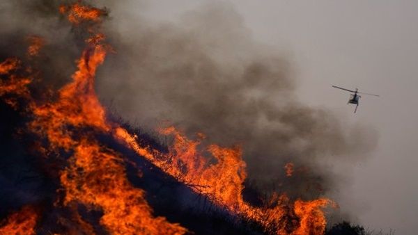 കാട്ടുതീയും കൊവിഡ് മരണങ്ങളും തമ്മിൽ ബന്ധം? ഗവേഷണം പറയുന്നതിങ്ങനെ.. യുഎസിൽ സംഭവിച്ചതെന്ത്