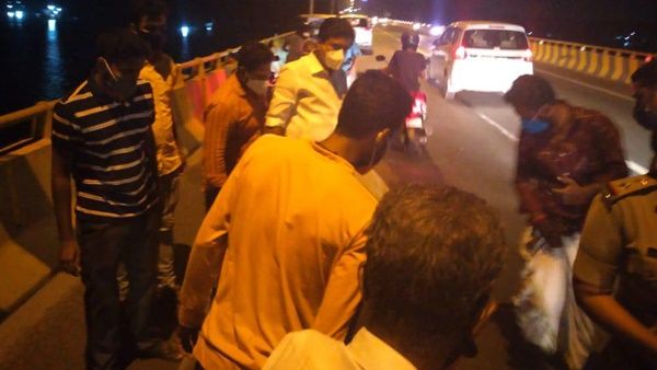 അപകടത്തില്‍ പരിക്കേറ്റ് റോഡില്‍ കിടന്നയാള്‍ക്ക് രക്ഷകനായി മന്ത്രി റോഷി അഗസ്റ്റിന്‍