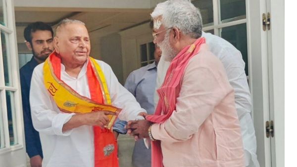 യുപിയില്‍ ട്വിസ്റ്റ്; ബിജെപി അധ്യക്ഷന്‍ മുലായം സിങിനെ കണ്ടു, യോഗി അങ്കലാപ്പില്‍, രണ്ടു വാദങ്ങള്‍