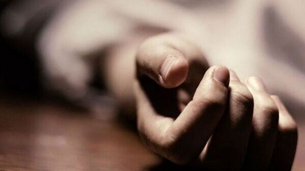 ഓടുന്ന കാറില്‍ നിന്ന് യുവതിയുടെ അര്‍ധ നഗ്ന മൃതദേഹം റോഡിലെറിഞ്ഞ് അജ്ഞാത സംഘം, കൊലപാതകം?