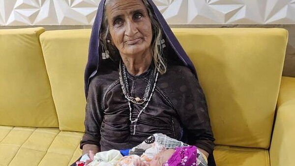 ഏഴുപതാം വയസ്സില്‍ ആദ്യ കുഞ്ഞ്, മെഡിക്കല്‍ ലോകത്തെ തന്നെ അമ്പരപ്പിച്ച് ഗുജറാത്ത് ദമ്പതികള്‍