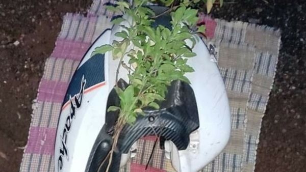 മണത്തണയില്‍ യുവമോര്‍ച്ചാ നേതാവിന്റെ വീടിനു സമീപം ബോംബേറും മുറ്റത്ത് റീത്ത് വെച്ച് ഭീഷണിയും