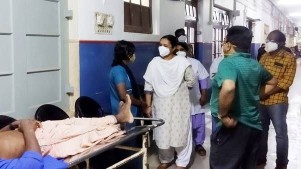 രാത്രി പത്തര മണിക്ക് വീണ ജോര്‍ജ് മെഡിക്കല്‍ കോളേജില്‍; അപ്രതീക്ഷിത സന്ദര്‍ശനം; മാതൃകയെന്ന് സോഷ്യല്‍ മീഡിയ