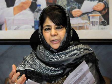 ആര്യന്റെ കുടുംബ പേര് ഖാന്‍ എന്നാണ്; അതിനാലാണ് 23 കാരനെ അവര്‍ വേട്ടയാടുന്നത് മെഹബൂബ മുഫ്തി