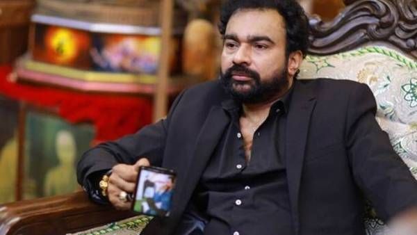 മോന്‍സന്റെ തിരുമ്മല്‍ കേന്ദ്രത്തില്‍ ഒളിക്യാമറകള്‍ 8, ഉന്നതരെല്ലാം കുടുങ്ങി. ബ്ലായ്‌മെയിലിംഗും