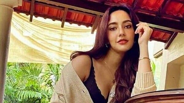 എന്റെ ചിത്രത്തിനൊപ്പം സെക്‌സ് ടോയ്, സെറ്റില്‍ തുറിച്ച് നോട്ടം, ദുരനുഭവം പറഞ്ഞ് ദുല്‍ഖറിന്റെ നായിക