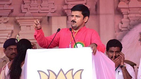 'അപ്പോൾ അതാ വരുന്നു , പ്രിയങ്കാ വാദ്ര , രാഹുൽ ഗാന്ധി , അഖിലേഷ് യാദവ്': പരിഹസിച്ച് സന്ദീപ് വാര്യര്‍