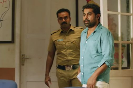 ആക്ഷന്‍ ഹീറോ ബിജുവിലെ സുരാജ് കോഴിക്കോട് സ്‌റ്റേഷനില്‍; ഞെട്ടല്‍ മാറാതെ പൊലീസും, സംഭവം ഇങ്ങനെ