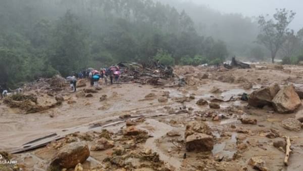 കനത്തമഴ: നെയ്യാറ്റിൻകരയിൽ വീണ്ടും മണ്ണിടിഞ്ഞു; ദേശീയപാത വഴിയുള്ള ഗതാഗതം പൂർണമായും നിരോധിച്ചു