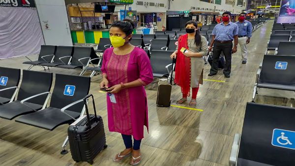 ഒമിക്രോൺ വകഭേദം;  ദക്ഷിണാഫ്രിക്കയിലെ യാത്രക്കാർക്ക് മുംബൈ വിമാനത്താവളത്തിൽ പരിശോധന; മേയർ  