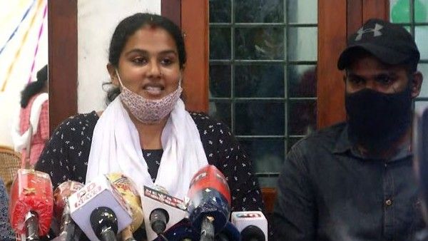 അനുപമയുടെ പിതാവിന്റെ മുന്‍കൂര്‍ ജാമ്യാപേക്ഷ തള്ളി; സ്റ്റേഷന്‍ ജാമ്യം ലഭിക്കുന്ന കേസ്