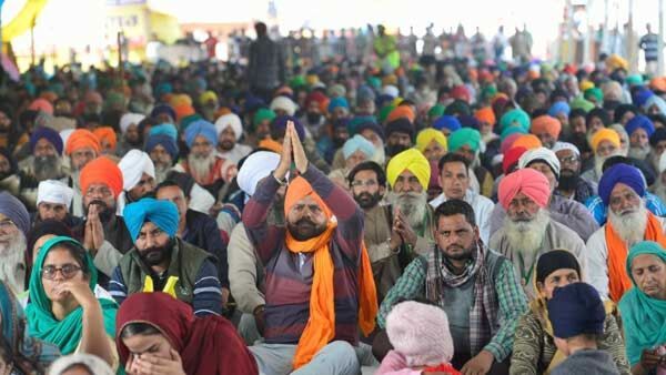 സമരം പിന്‍വലിക്കില്ലെന്ന് കര്‍ഷകര്‍, ആദ്യം നിയമം പിന്‍വലിക്കട്ടെ, താങ്ങുവിലയില്‍ പിന്നോട്ടില്ല