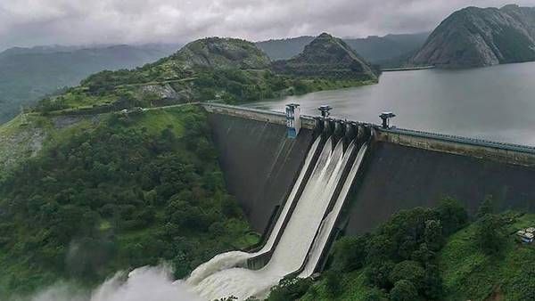 ബംഗാൾ ഉൾക്കടലിലും അറബിക്കടലിലും ന്യൂനമർദ്ദ സാധ്യത; ശക്തമായ മഴ തുടരും; ഇടുക്കി ഡാം വീണ്ടും തുറക്കും
