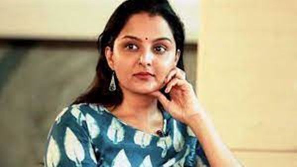 പാവാട എപ്പോഴും അസൗകര്യമാണ്; എല്ലാവര്‍ക്കും ഒരേവേഷം അതാണ് വേണ്ടത്, തുറന്ന് പറഞ്ഞ് മഞ്ജു വാര്യര്‍