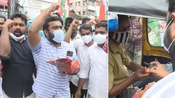 ഇന്ധന വില കുറയാന്‍ കാരണം സമരം; മധുര വിതരണവുമായി യൂത്ത് കോണ്‍ഗ്രസ്, ഒപ്പം ജനങ്ങളോട് ഖേദവും