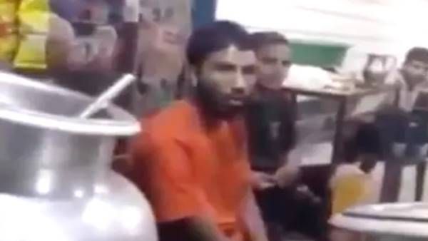 ദീപാവലി ദിനത്തില്‍ ബിരിയാണിക്കട തുറന്നു, കട അടപ്പിച്ച് ബജ്‌റംഗ് ദള്‍ പ്രവര്‍ത്തകര്‍; പൊലീസ് കേസ്