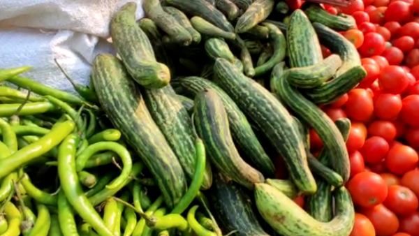 തലയ്ക്ക് മീതെ വിലക്കയറ്റം; തക്കാളി 100 കടന്നു; പച്ചക്കറി വിലയിൽ പൊറുതി മുട്ടി കേരളം...