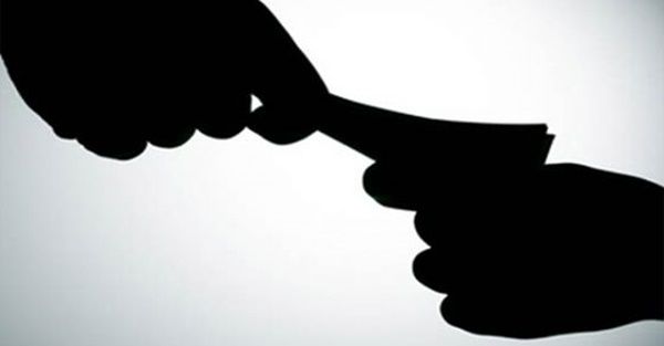 അരിക്കലത്തിലും കുക്കറിലും ബക്കറ്റിലും പണം; എഞ്ചിനിയറുടെ വീട്ടില്‍ വിജിലന്‍സ് കണ്ടെത്തിയത് 17ലക്ഷം