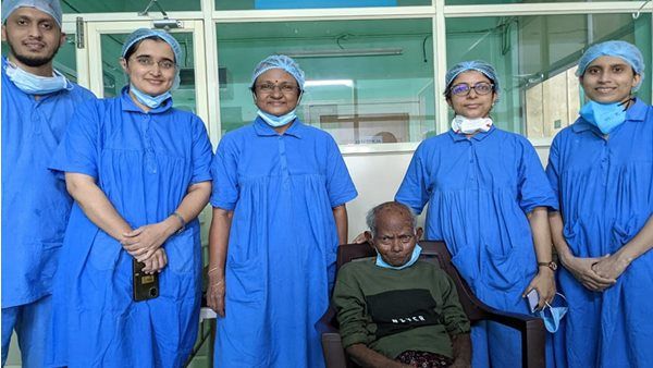110 വയസ്സുളള രവിക്ക് തിമിര ശസ്ത്രക്രിയ, കാഴ്ച തിരിച്ച് നൽകി മഞ്ചേരി മെഡിക്കൽ കോളേജ്