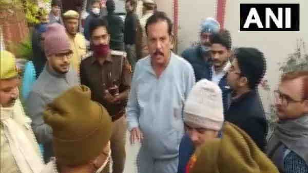 അഖിലേഷിന് പണി വരുന്നു; എസ്പി നേതാക്കളുടെ വീടുകളില്‍ റെയ്ഡ്... ആരാണ് രാജീവ് റായ്?