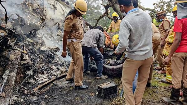കൂനുരിലെ അപകടം: 11 പേർ മരിച്ചതായി പ്രാദേശിക മാധ്യമങ്ങൾ; അപകടം മോശം കാലാവസ്ഥയെ തുടർന്നെന്ന് നിഗമനം