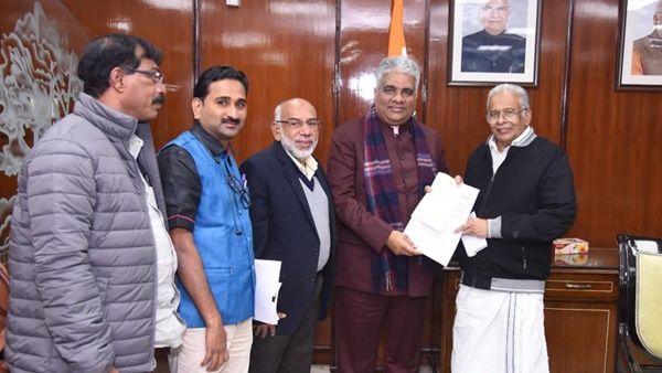 കെ റെയില്‍: കേന്ദ്ര മന്ത്രിമാരെ കണ്ട് മുസ്ലിം ലീഗ് നേതാക്കള്‍, ജനങ്ങളുടെ ആശങ്ക പരിഹരിക്കണം