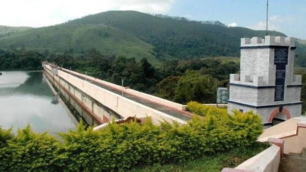 മുന്നറിയിപ്പില്ലാതെ മുല്ലപ്പെരിയാർ തുറക്കുന്നതിൽ സുപ്രീംകോടതിയെ അറിയിക്കുമെന്ന് കേരളം; പ്രതിഷേധം ശക്തം