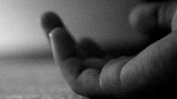 സുഹൃത്തുക്കൾക്കൊപ്പം നൈറ്റ് ഡ്രൈവ്, കാർ മെട്രോ പില്ലറിലിടിച്ച് യുവതി മരിച്ചു, സുഹൃത്ത് മുങ്ങി,ദുരൂഹത