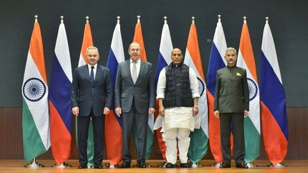 പ്രതിരോധ മേഖലയിലും ഇനി മെയ്ക്ക് ഇന്‍ ഇന്ത്യ, റഷ്യയുമായി എകെ-203 തോക്കുകള്‍ക്ക് കരാര്‍ ഒപ്പിട്ടു