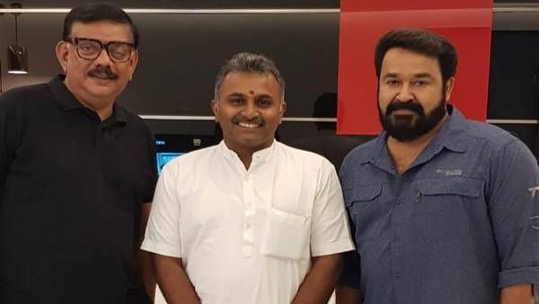 'ഹിന്ദുത്വ ഭീകരതക്കൊപ്പം നില്‍ക്കാന്‍ എളുപ്പമാണ്'; പ്രതീഷിനൊപ്പം പ്രിയനും ലാലും, വിമര്‍ശിച്ച് സോഷ്യല്‍ മീഡിയ