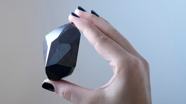 ഈ വജ്രത്തിന്റെ വില 'വെറും 37 കോടി': അപൂർവ്വയിനം എനിഗ്മ ദുബൈയില്‍, ഇനി ലേലത്തിലേക്ക്