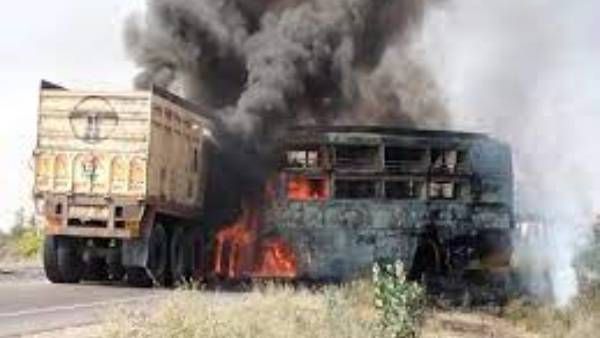 ഇത് ഷാജി പാപ്പനല്ല മിന്നല്‍ പാപ്പന്‍, തീപ്പിടിച്ച വൈക്കോല്‍ ലോറിയെ രക്ഷിച്ച സൂപ്പര്‍ ഹീറോ