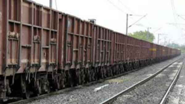 കാര്‍ഗോ ട്രെയിനിലെ മോഷണം; പാര്‍സലുകള്‍ എത്തിക്കാനാകാതെ കമ്പനികള്‍