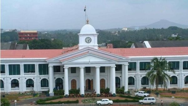 21 മന്ത്രിമാര്‍ക്ക് 20 മന്ദിരങ്ങള്‍ മാത്രം: പുതിയ മന്ദിരം നിർമ്മിക്കാൻ തയ്യാറെടുത്ത് സംസ്ഥാനം