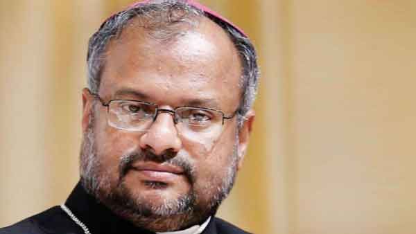 'ദൈവവിധി നടപ്പായി..'; കോട്ടയത്തെ ധാന്യകേന്ദ്രത്തിലെത്തി പാട്ട് കുര്‍ബാന നടത്തി ഫ്രാങ്കോ മുളയ്ക്കല്‍