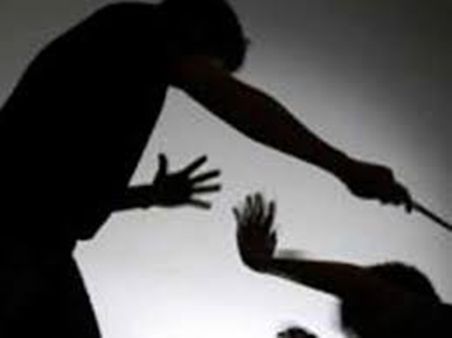 പെണ്‍കുട്ടിയോട് അപമര്യാദയായി പെരുമാറിയെന്ന് ആരോപണം; യുവാവിനെ മര്‍ദ്ദിച്ച് നഗ്നനാക്കി നടത്തിച്ചു