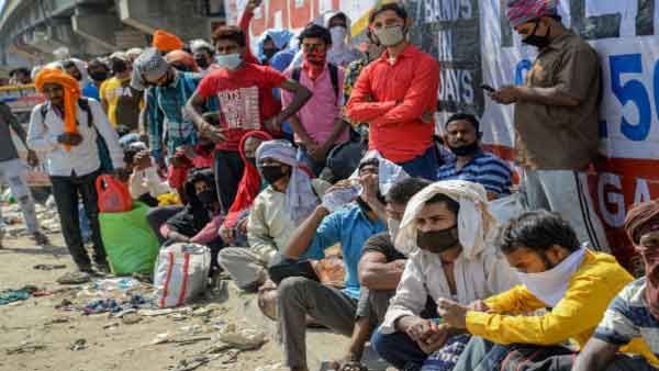 ലോക്ഡൗണ്‍ ഏര്‍പ്പെടുത്തുമെന്ന് ഭയം; നാട്ടിലേക്ക് മടങ്ങി ദല്‍ഹിയിലെ കുടിയേറ്റ തൊഴിലാളികള്‍