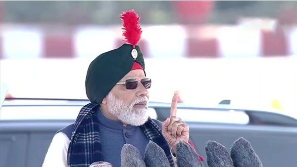 ഇന്നലെ മണിപ്പുരും ഉത്തരാഖണ്ഡമെങ്കില്‍ ഇന്ന് പഞ്ചാബ്; എന്‍സിസി സിഖ് കാഡറ്റ് തലപ്പാവ് ധരിച്ച് മോദി