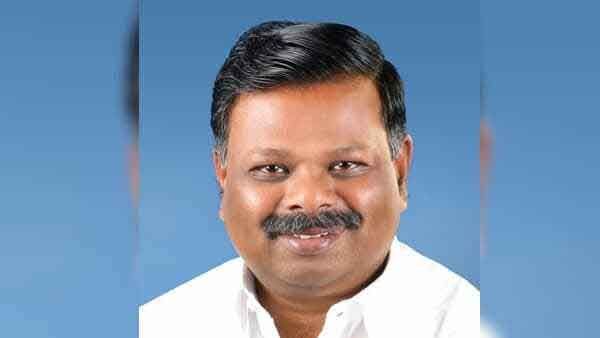 എസ് രാജേന്ദ്രനെ സസ്‌പെന്റ് ചെയ്തു; നടപടിയ്ക്ക് സിപിഐഎം സംസ്ഥാന സെക്രട്ടറിയേറ്റിന്റെ അംഗീകാരം