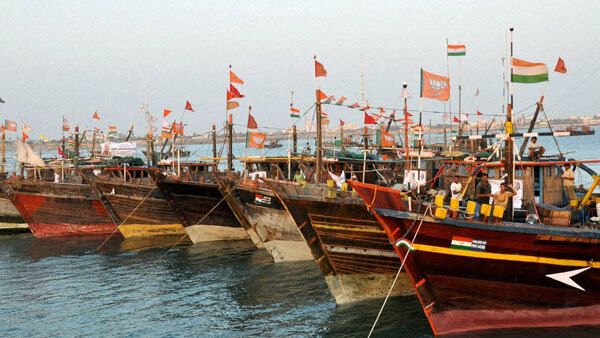 ഗുജറാത്ത് തീരത്ത് നിന്ന് 11 പാക് മത്സ്യബന്ധന ബോട്ടുകള്‍ പിടിച്ചെടുത്തു, ബോട്ടിലുള്ളവര്‍ രക്ഷപ്പെട്ടു