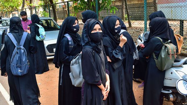 ഹിജാബ് നിരോധനം: ഉത്തരവ് വിദ്യാർത്ഥികള്‍ക്ക് മാത്രമേ ബാധകമാവുകയുള്ളുവെന്ന് കർണാടക കോടതി