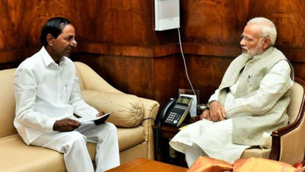 ഹൈദരാബാദില്‍ ഔദ്യോഗിക പരിപാടിക്കെത്തി മോദി, കെസിആര്‍ പങ്കെടുക്കില്ല, സ്വീകരിക്കാനും വന്നില്ല