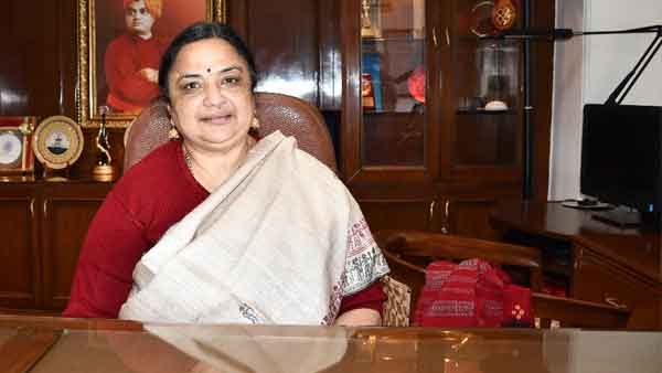 ഇതിന് പിന്നില്‍ ജെഎന്‍യുവിലുള്ളവര്‍, എല്ലാവരും ഗൂഢാലോചനക്കാര്‍; വിവാദ ട്വീറ്റുകള്‍ തള്ളി ശാന്തിശ്രീ