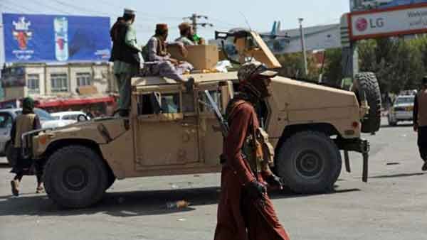 ആണ്‍തുണയില്ലാതെ സ്ത്രീകള്‍ വിമാനത്തില്‍ കേറേണ്ട; താലിബാന്റെ വിലക്ക്