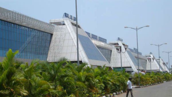 കാശ് ഉണ്ടോ? വാഹനം സുരക്ഷിതം: വിമാനത്താവളത്തിലെ ജീവനക്കാരും ഇനി മുതൽ പാർക്കിങ് ഫീസ് കൊടുക്കണം