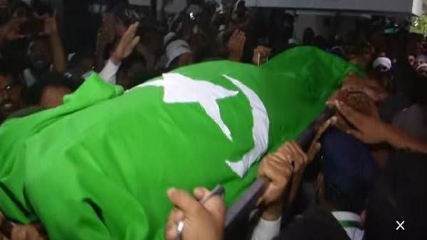 യാത്രാ മൊഴി നല്‍കാന്‍ ഒഴുകിയെത്തിയത് ആയിരങ്ങള്‍; മലപ്പുറത്ത് വന്‍ജനാവലി, കബറടക്കം നാളെ